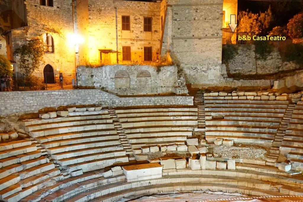 Apartamento Casa Al Teatro Terracina Exterior foto